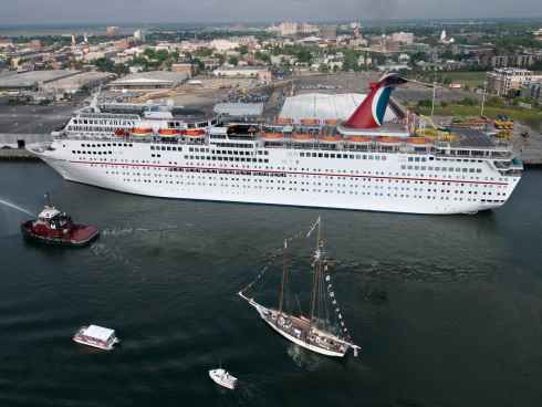 Grupos conservacionistas, vecinos y ecologistas demandan a cruceros Carnival por violar las leyes en Charleston